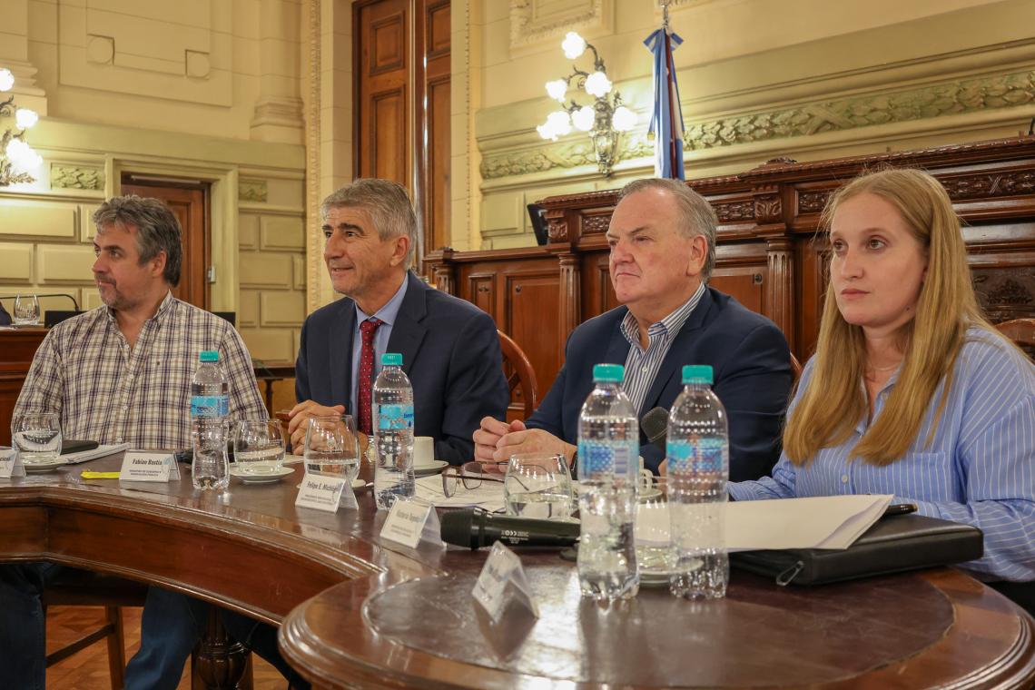 Senadores recibieron a Ministros para evaluar tres importantes proyectos de ley